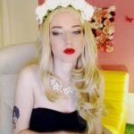 Anal masturbation with SnowwWhite